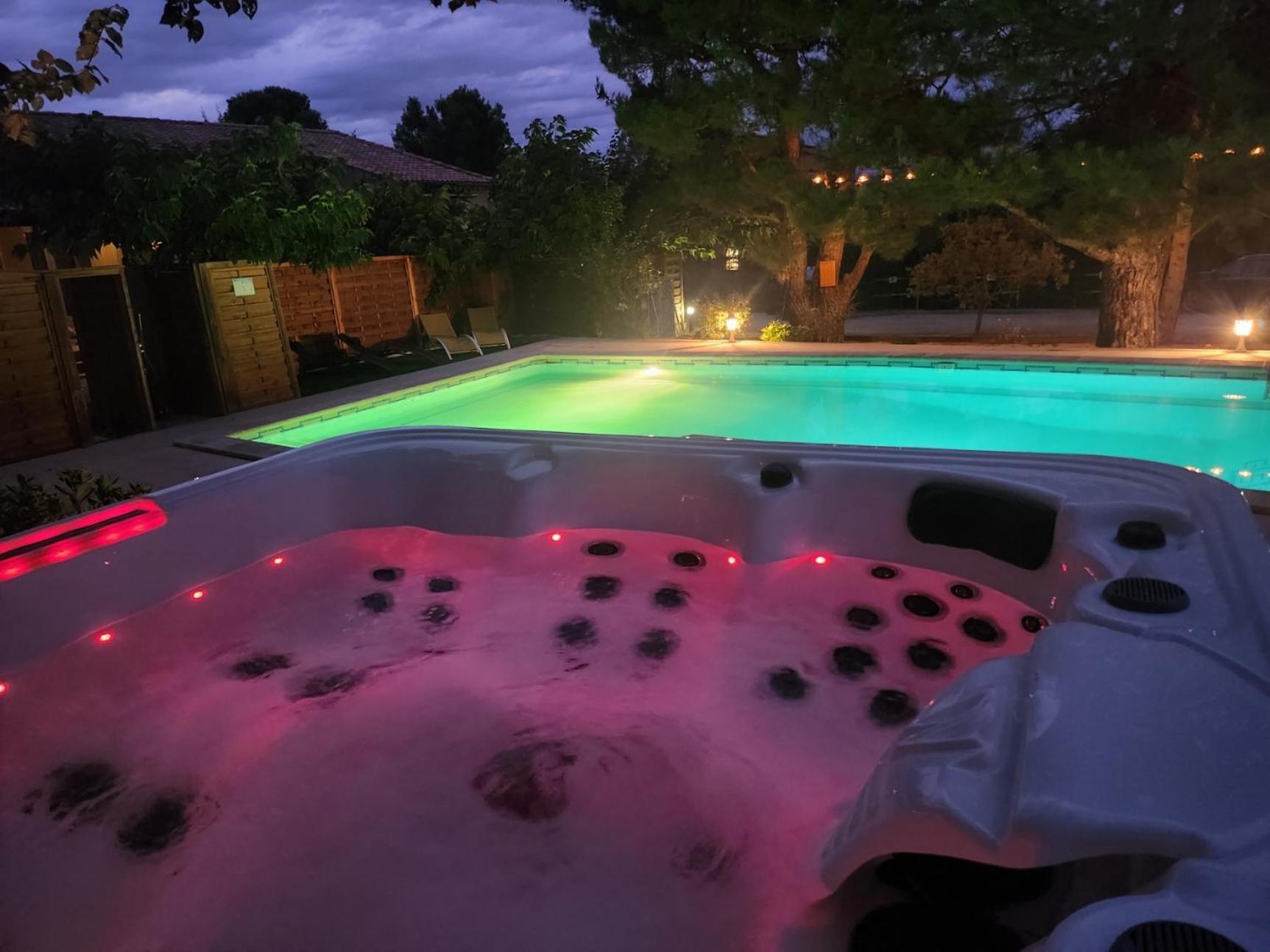 Domaine Les Gendalis Panzió Saint-Saturnin-lès-Avignon Kültér fotó
